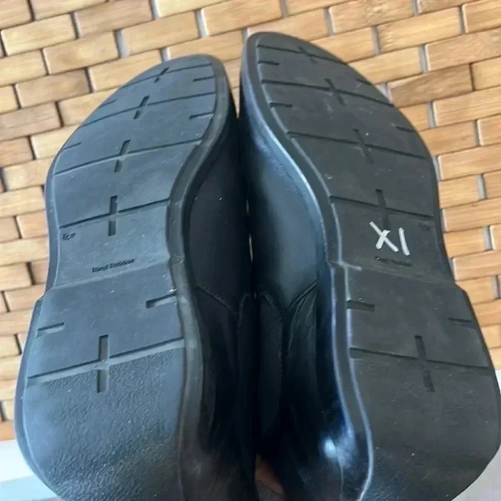 Mezlan gently used